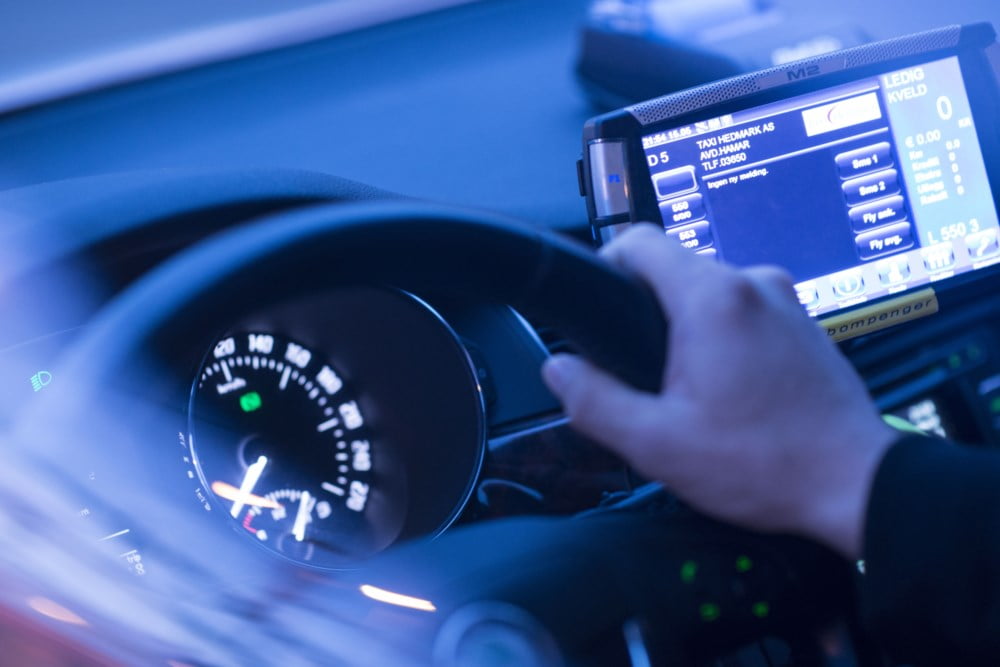 Nærbilde av dashboardet i en bil